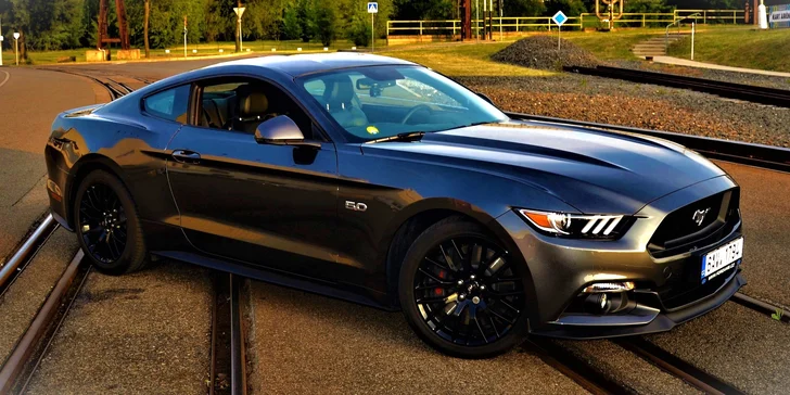 Rozjeďte to v žihadle Ford Mustang GT 5.0 na 15 až 60 minut