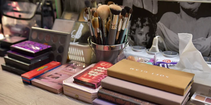 Večerní líčení nebo fotomake-up i vč. společenského účesu ve Studiu Visage