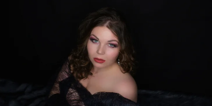 Večerní líčení nebo fotomake-up i vč. společenského účesu ve Studiu Visage
