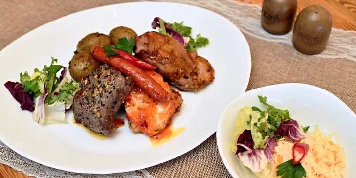 Tříchodové menu na Petříně: zvěřinová paštika, kančí ragú i zmrzlina s ovocem pro dva