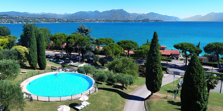 Dovolená u Lago di Garda: 4* apartmány, soukromá pláž a venkovní bazén, dítě zdarma