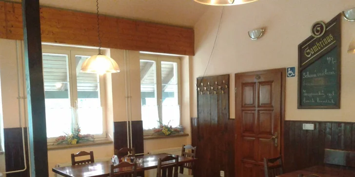 Gurmánský tatarák z falešné svíčkové a topinky v restauraci Pod Jasanem