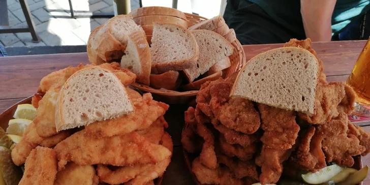 Pro dva i pro partu: 1 nebo 2 kg šťavnatých řízků v restauraci Pod Jasanem