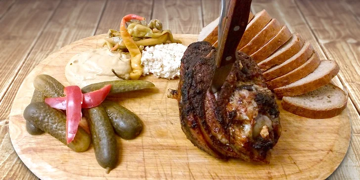 Více než kilové pečené koleno v Restauraci pod Jasanem