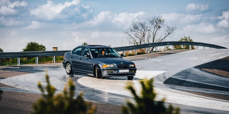 Škola driftu ve vlastním vozidle: instruktáž, teoretická i praktická část