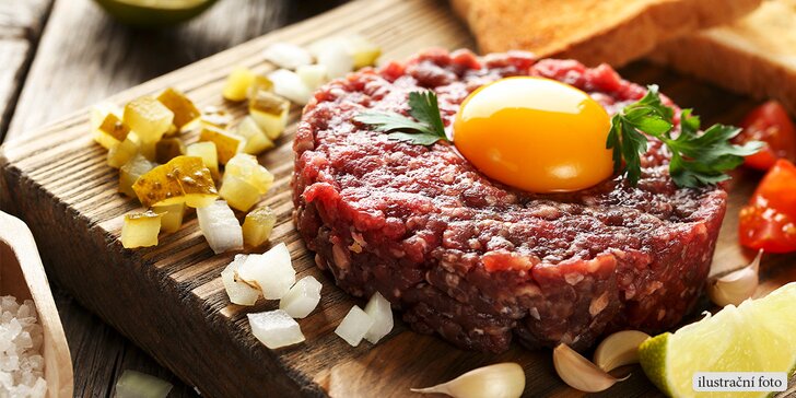 Půlkilový tatarský biftek a neomezeně topinek ve Steakhousu Lužan