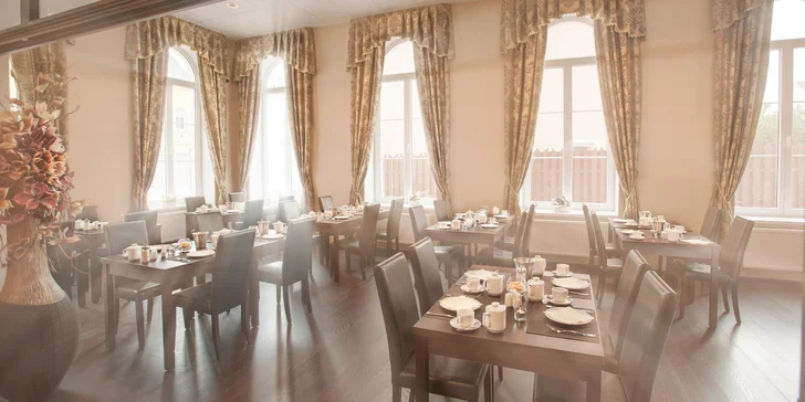 Šťavnatá hostina pro dva: 3 druhy steaků, salátová variace, hranolky i dezert