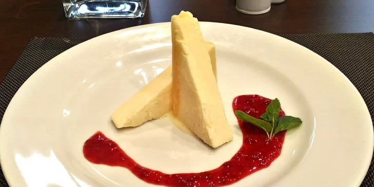 Romantické 3chodové menu s domácí paštikou, dvěma druhy masa a dezertem
