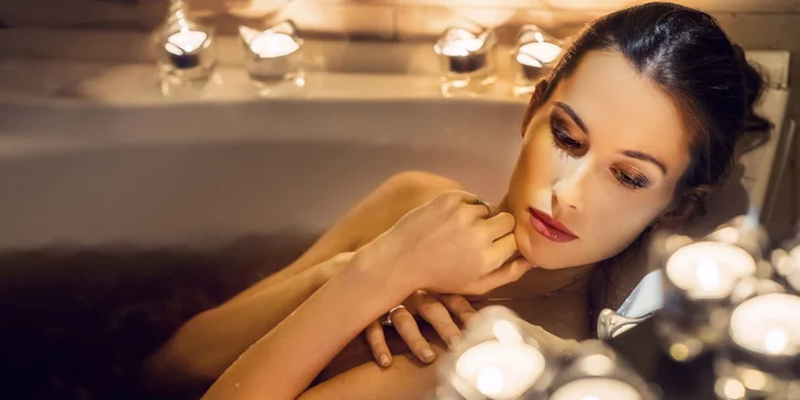 Levandulový relax pro jednoho či dva: perličková koupel, masáž plosek nohou i 20% sleva do restaurace