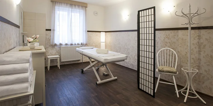 Levandulový relax pro jednoho či dva: perličková koupel, masáž plosek nohou i 20% sleva do restaurace