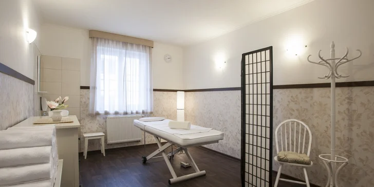 Hodina relaxace: celotělový zábal a masáž zad a šíje vonnými oleji