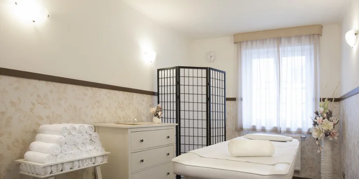 Levandulový relax pro jednoho či dva: perličková koupel, masáž plosek nohou i 20% sleva do restaurace