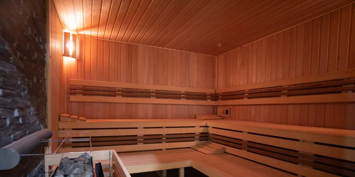 Nechte se rozmazlovat: 3chodové menu, privátní whirlpool se sektem i sauna pro pár