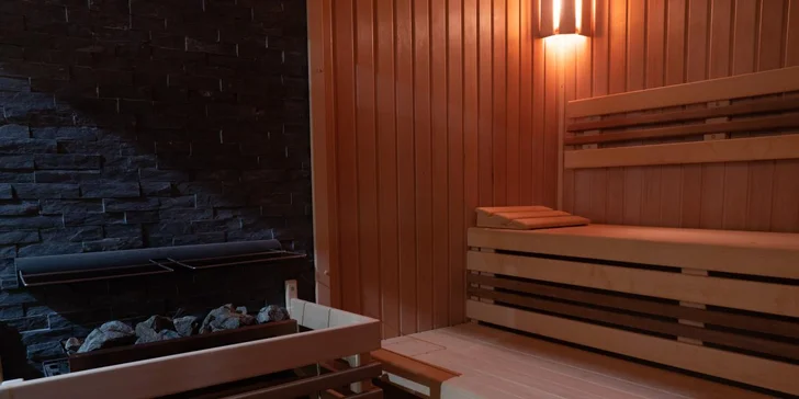 Nechte se rozmazlovat: 3chodové menu, privátní whirlpool se sektem i sauna pro pár