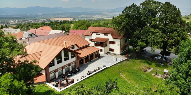 Pobyt v krásném prostředí 15 km od Bojnického zámku: polopenze, nový wellness i láhev vína