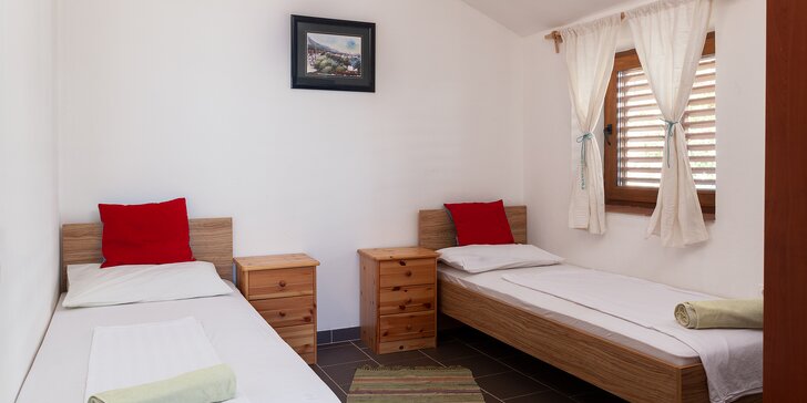 Dovolená v Chorvatsku: apartmán s terasou pro 4 osoby, 200 m na městskou pláž