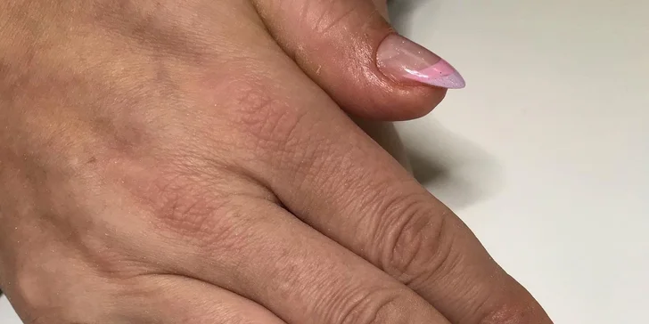 Krásné ruce: P-shine manikúra, rubber gel, doplnění či nové gelové nehty