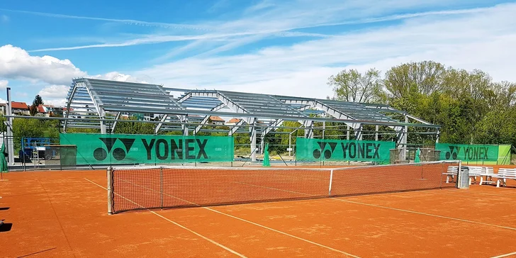 Venkovní tenisový kurt: 1 či 2 hodiny hry v Tenis Centru Drnovice