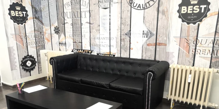 Barber péče pro pány: střih, masáž hlavy, úprava vousů a sklenka dominikánského alkoholu Mamajuana