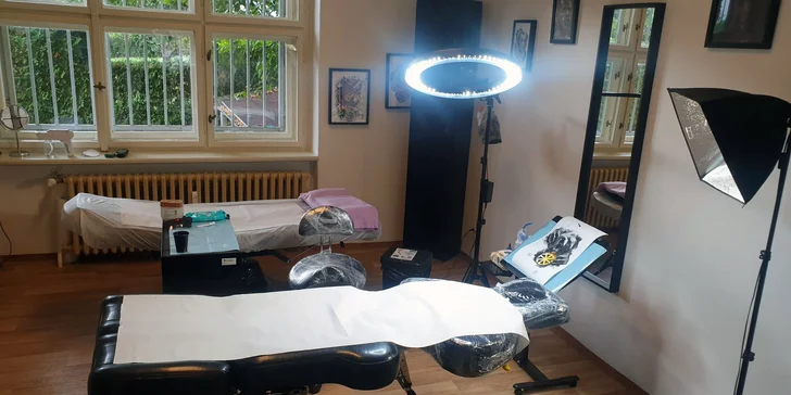 Permanentní make-up: horní a dolní linky, obočí i kontura a výplň rtů