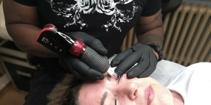 Permanentní make-up: horní a dolní linky, obočí i kontura a výplň rtů
