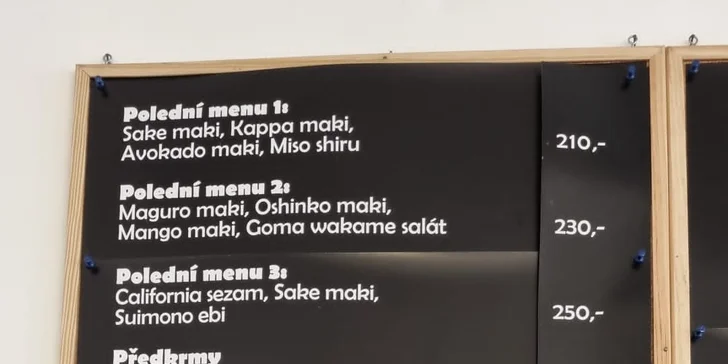 Japonská hostina: sushi sety vč. vege varianty, polévka, salát i tatarák z lososa