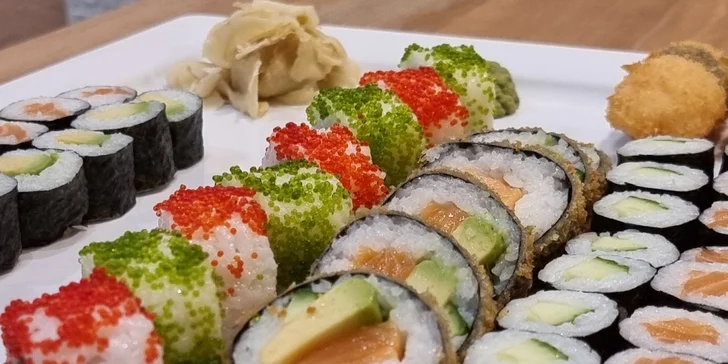 Pestrý set 56 nebo 68 ks sushi s lososem, okurkou i avokádem