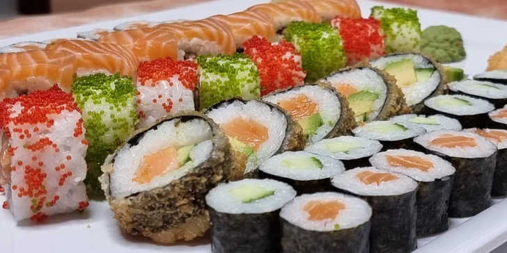 Pestrý set 56 nebo 68 ks sushi s lososem, okurkou i avokádem