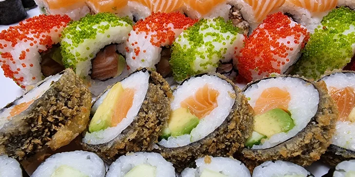 Pestrý set 56 nebo 68 ks sushi s lososem, okurkou i avokádem