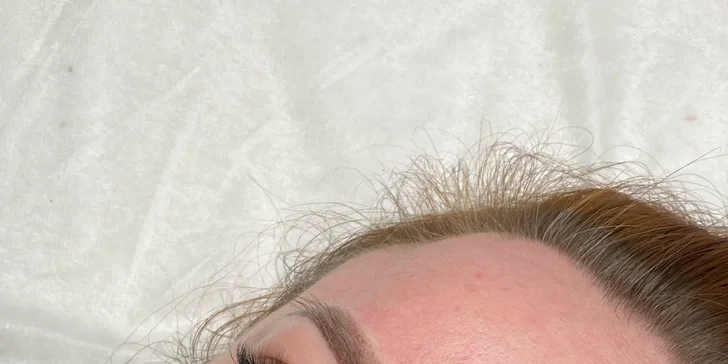 Permanentní make-up: oční linky, obočí pudrovou metodou i výplň rtů