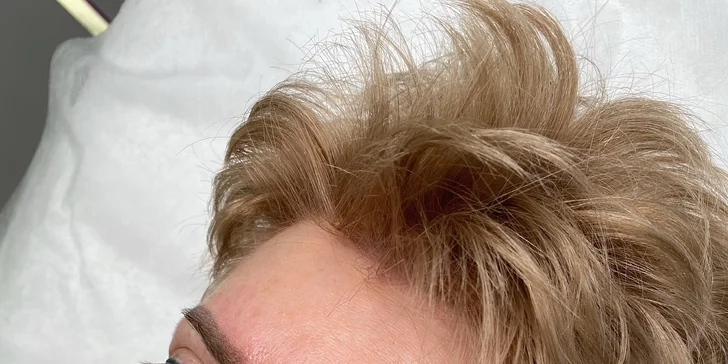 Permanentní make-up: oční linky, obočí pudrovou metodou i výplň rtů