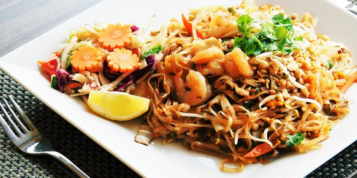 Vyhlášené nudle Pad Thai s hovězím, kuřecím nebo krevetami pro 1 či 2 osoby