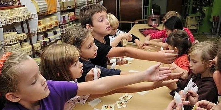 Výroba svíček ve svíčkárně Rodas včetně prohlídky mini farmy