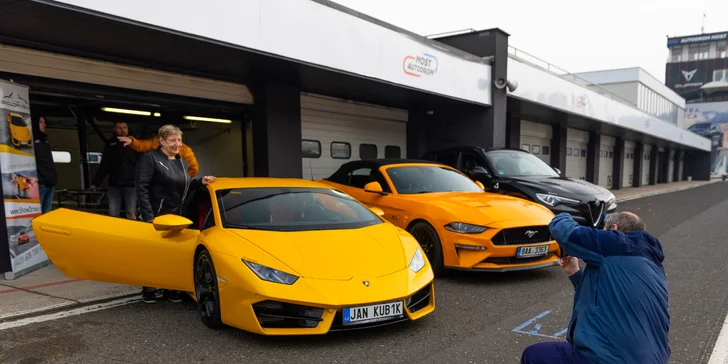 Zkroťte Lamborghini, Porsche nebo Mustanga na velkém okruhu v Mostě i Brně: až 5 kol jako řidič či spolujezdec