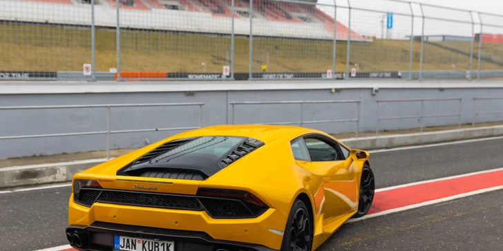 Zkroťte Lamborghini, Porsche nebo Mustanga na velkém okruhu v Mostě i Brně: až 5 kol jako řidič či spolujezdec