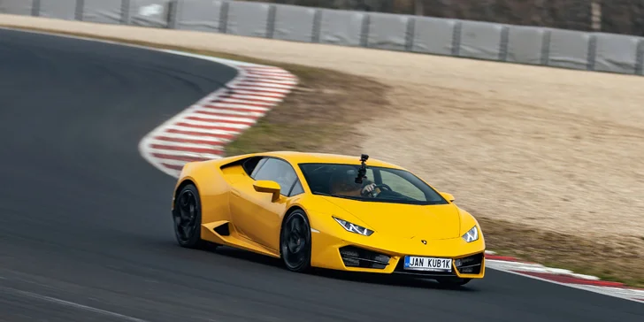 Zkroťte Lamborghini, Porsche nebo Mustanga na velkém okruhu v Mostě i Brně: až 5 kol jako řidič či spolujezdec
