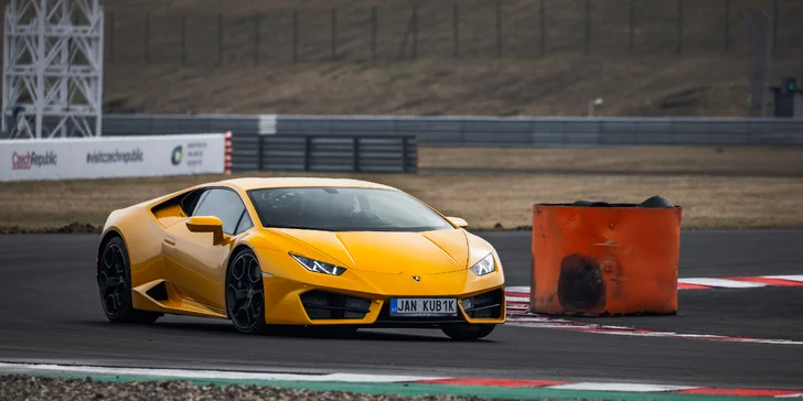 Zkroťte Lamborghini, Porsche nebo Mustanga na velkém okruhu v Mostě i Brně: až 5 kol jako řidič či spolujezdec