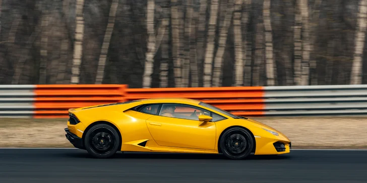 Zkroťte Lamborghini, Porsche nebo Mustanga na velkém okruhu v Mostě i Brně: až 5 kol jako řidič či spolujezdec