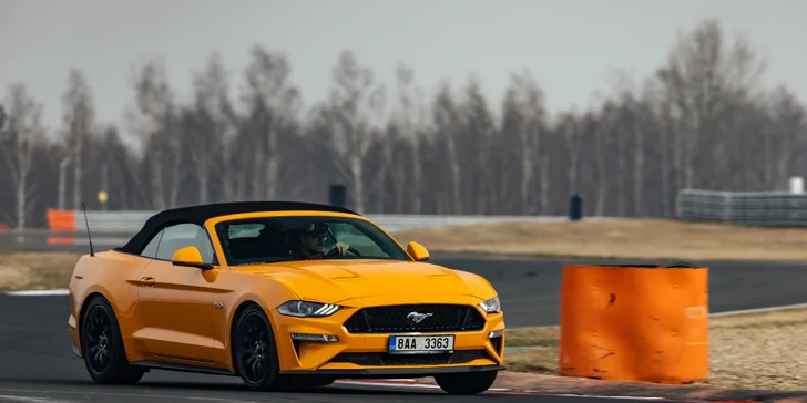 Zkroťte Lamborghini, Porsche nebo Mustanga na velkém okruhu v Mostě i Brně: až 5 kol jako řidič či spolujezdec