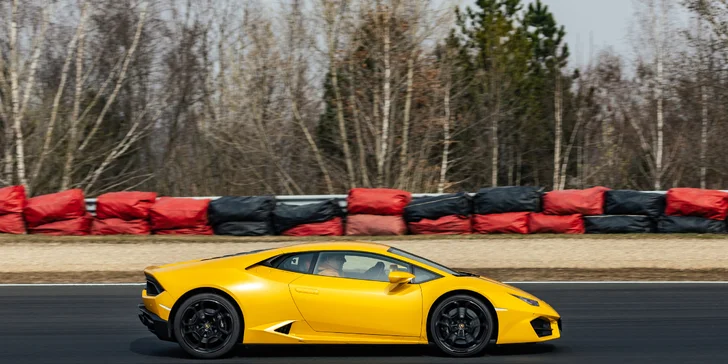 Zkroťte Lamborghini, Porsche nebo Mustanga na velkém okruhu v Mostě i Brně: až 5 kol jako řidič či spolujezdec