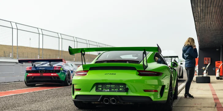 Zkroťte Lamborghini, Porsche nebo Mustanga na velkém okruhu v Mostě i Brně: až 5 kol jako řidič či spolujezdec