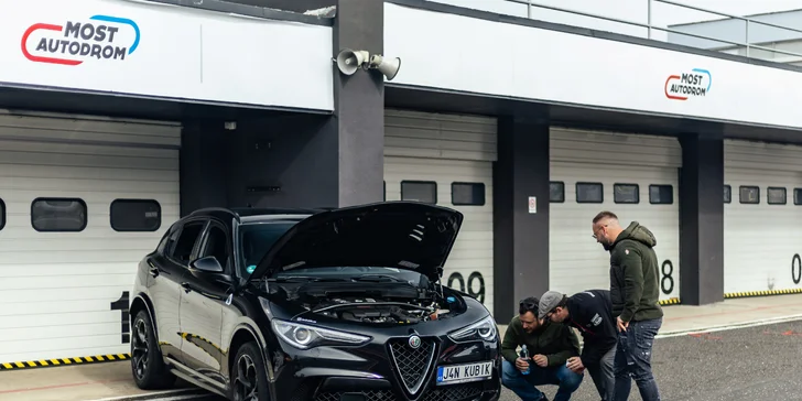 Zkroťte Lamborghini, Porsche nebo Mustanga na velkém okruhu v Mostě i Brně: až 5 kol jako řidič či spolujezdec