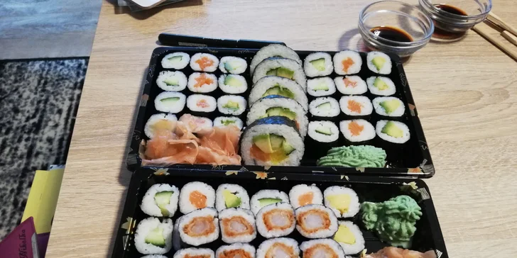 Japonsko v Liberci: sushi sety s 22–54 rolkami s tuňákem, lososem a krevetami i s polévkami a závitky