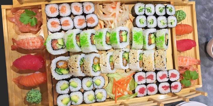 Sushi sety s 22–54 kousky: tuňák, losos, krevety a další dobroty