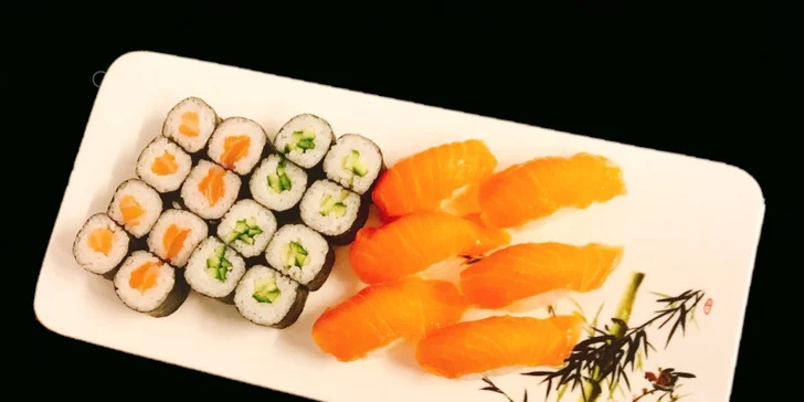 Sushi sety s 22–54 kousky: tuňák, losos, krevety a další dobroty