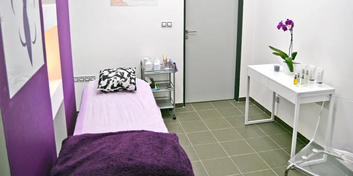 Semi-permanentní řasenka nebo lash lifting s výživou a barvením řas