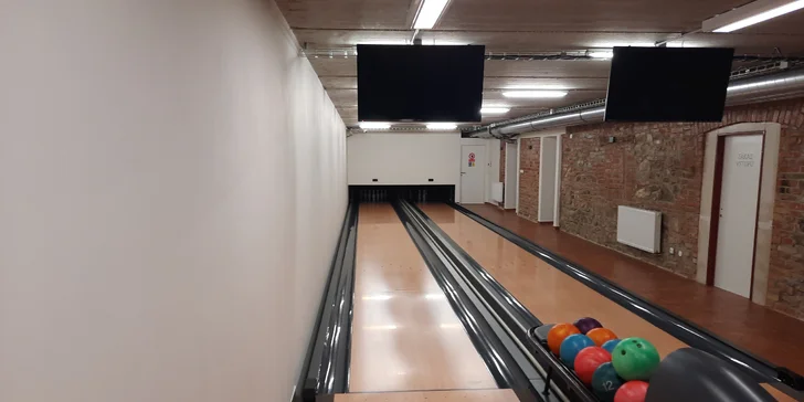 Burger nebo mega burger pro 2 osoby i hodina bowlingu až pro 4 osoby