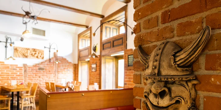 Grilované špízy z kuřecího, panenky a roštěné, 4 druhy příloh a dipy