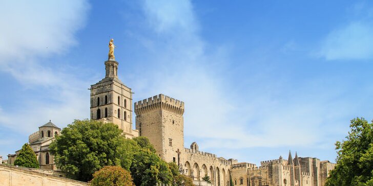 Poznejte historické klenoty Provence: antické památky, hrad na skále i papežský Avignon