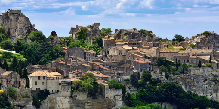 Poznejte historické klenoty Provence: antické památky, hrad na skále i papežský Avignon